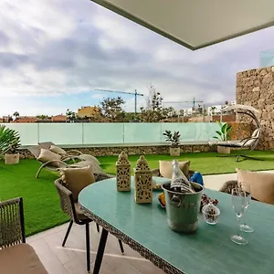Deluxe 2 Bedrooms With Chillout Terrace Apartment